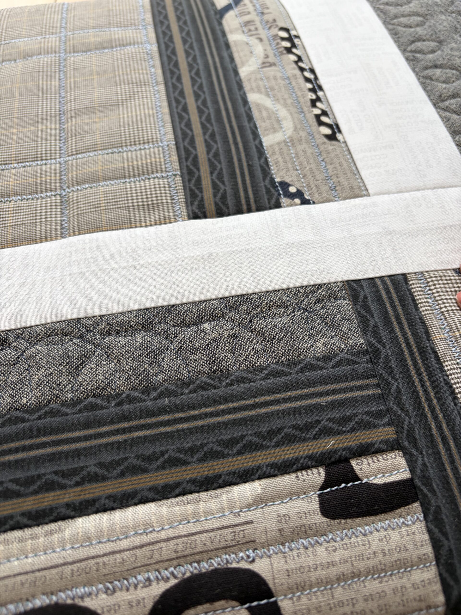 布のかけらを繋ぎ合わせるテクニックサッシュリーキルト